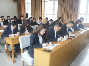 临夏州公海彩船6600农牧投资生长集团召开职工大会